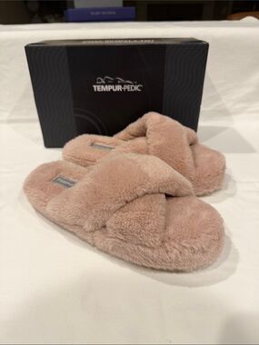Women’s Plush Crossband Slippers — Blush Pink